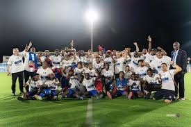 欧联比赛中一球员嘲讽对手鼻子形状，多名队友上前打抱不平