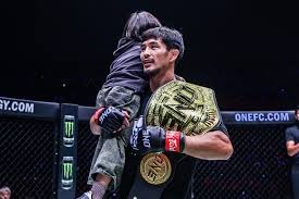 上海海港为备战三线作战，大范围调整阵容，清洗后防线，加强进攻，提升整体竞争力。